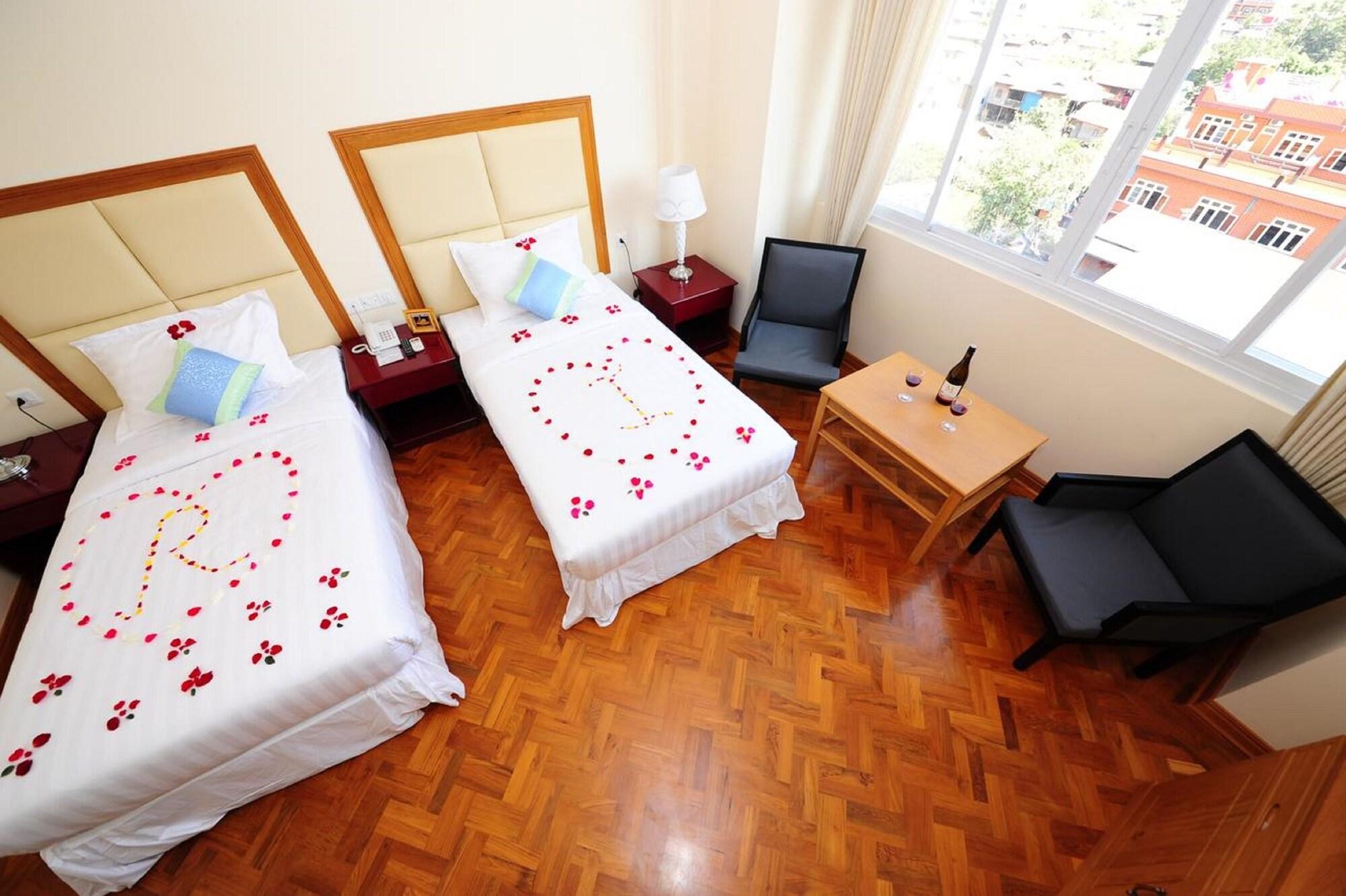 Royal Inlay Hotel Nyaung Shwe Extérieur photo
