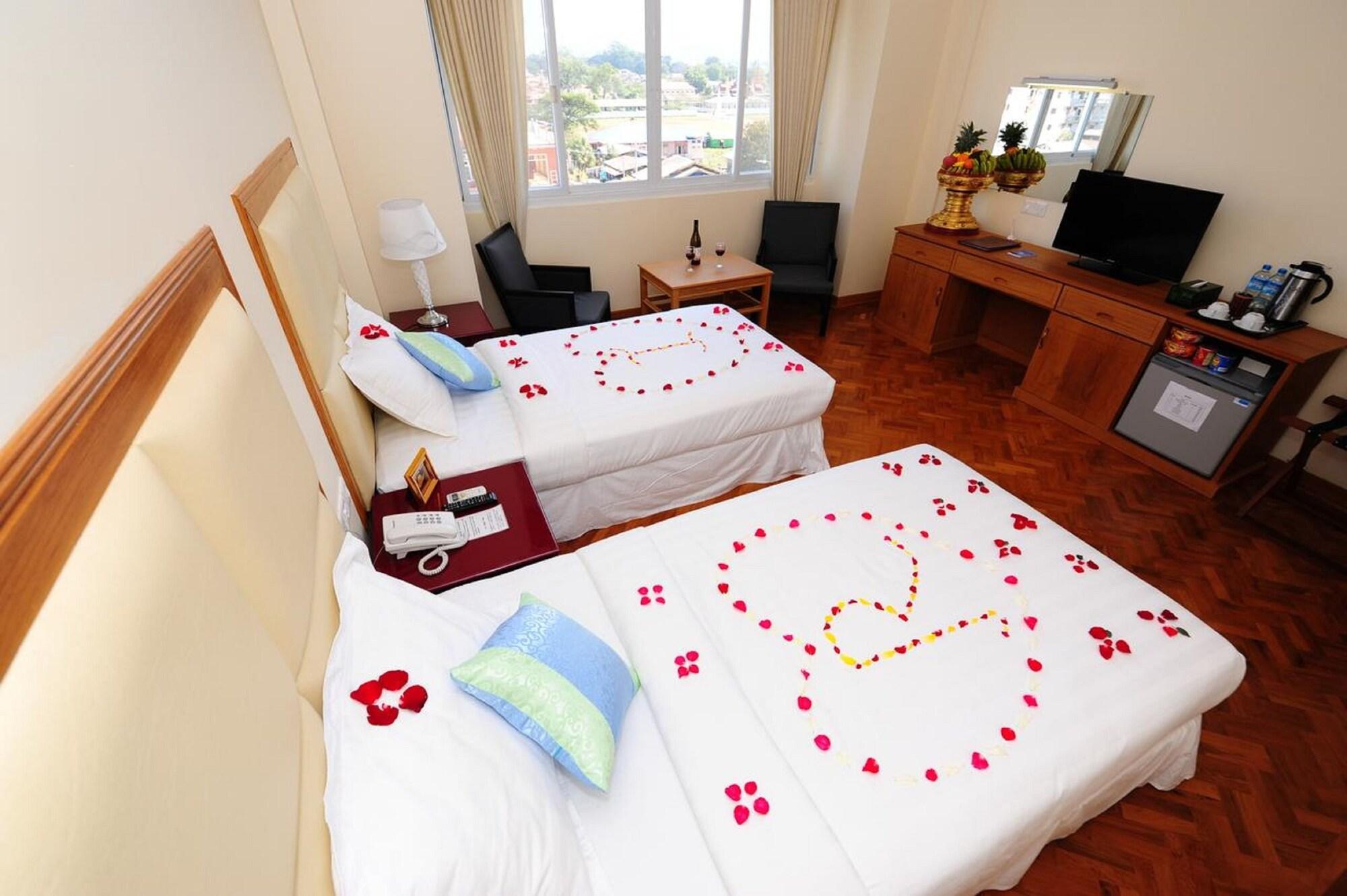 Royal Inlay Hotel Nyaung Shwe Extérieur photo