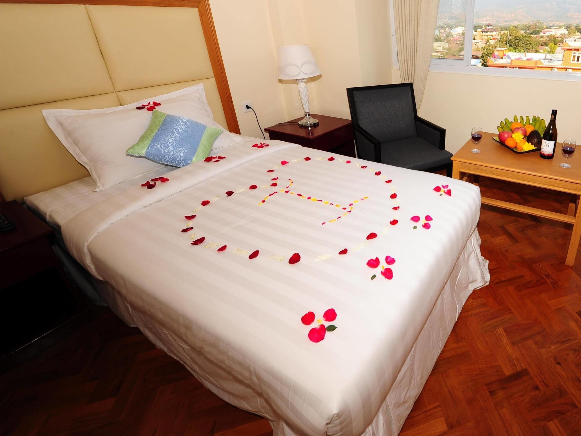 Royal Inlay Hotel Nyaung Shwe Extérieur photo